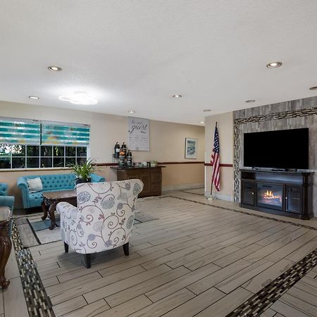 Quality Inn & Suites Medford Airport Ngoại thất bức ảnh