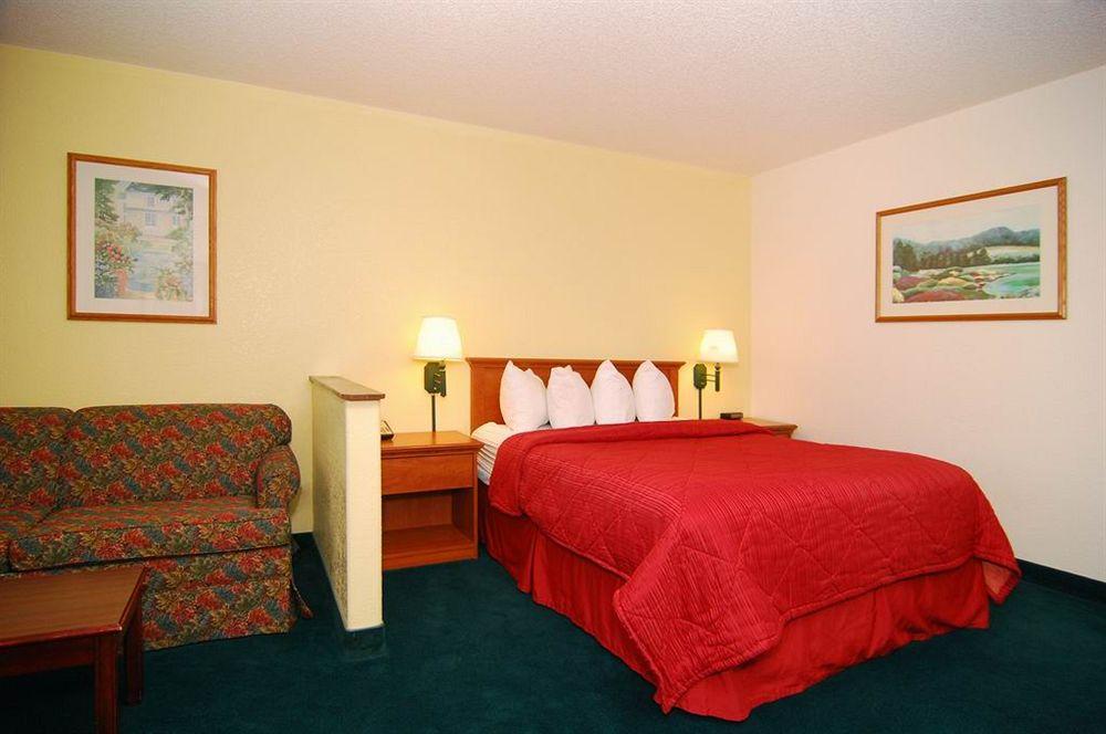 Quality Inn & Suites Medford Airport Ngoại thất bức ảnh