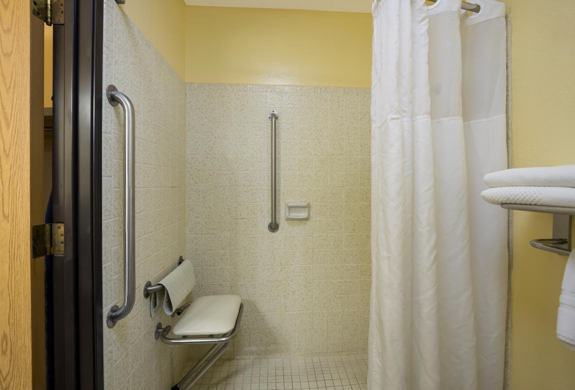 Quality Inn & Suites Medford Airport Ngoại thất bức ảnh