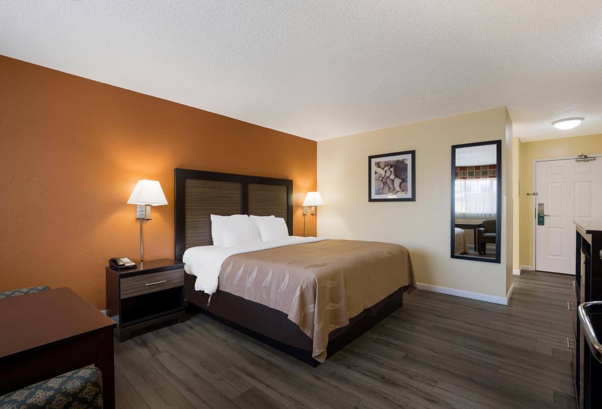 Quality Inn & Suites Medford Airport Ngoại thất bức ảnh