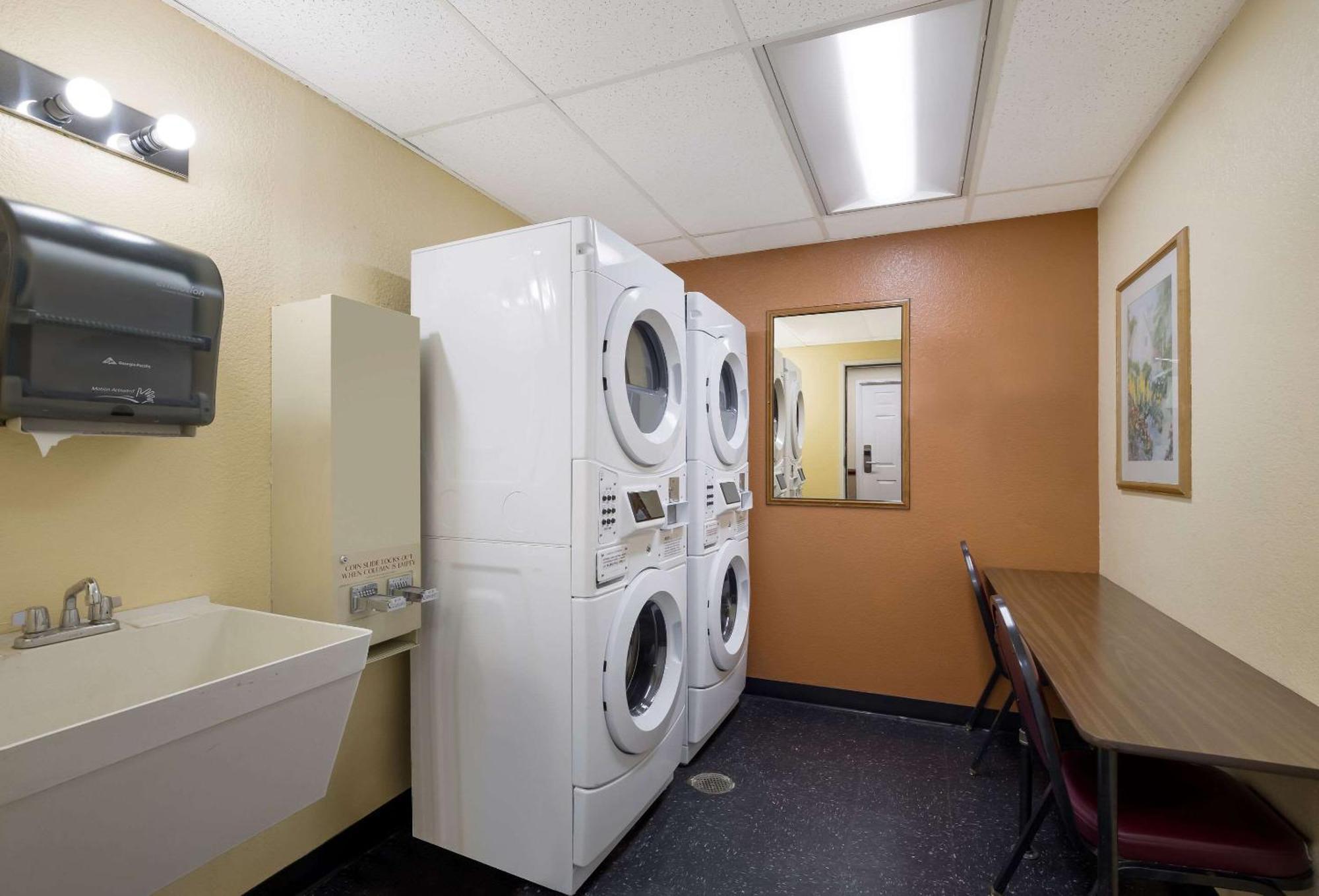 Quality Inn & Suites Medford Airport Ngoại thất bức ảnh