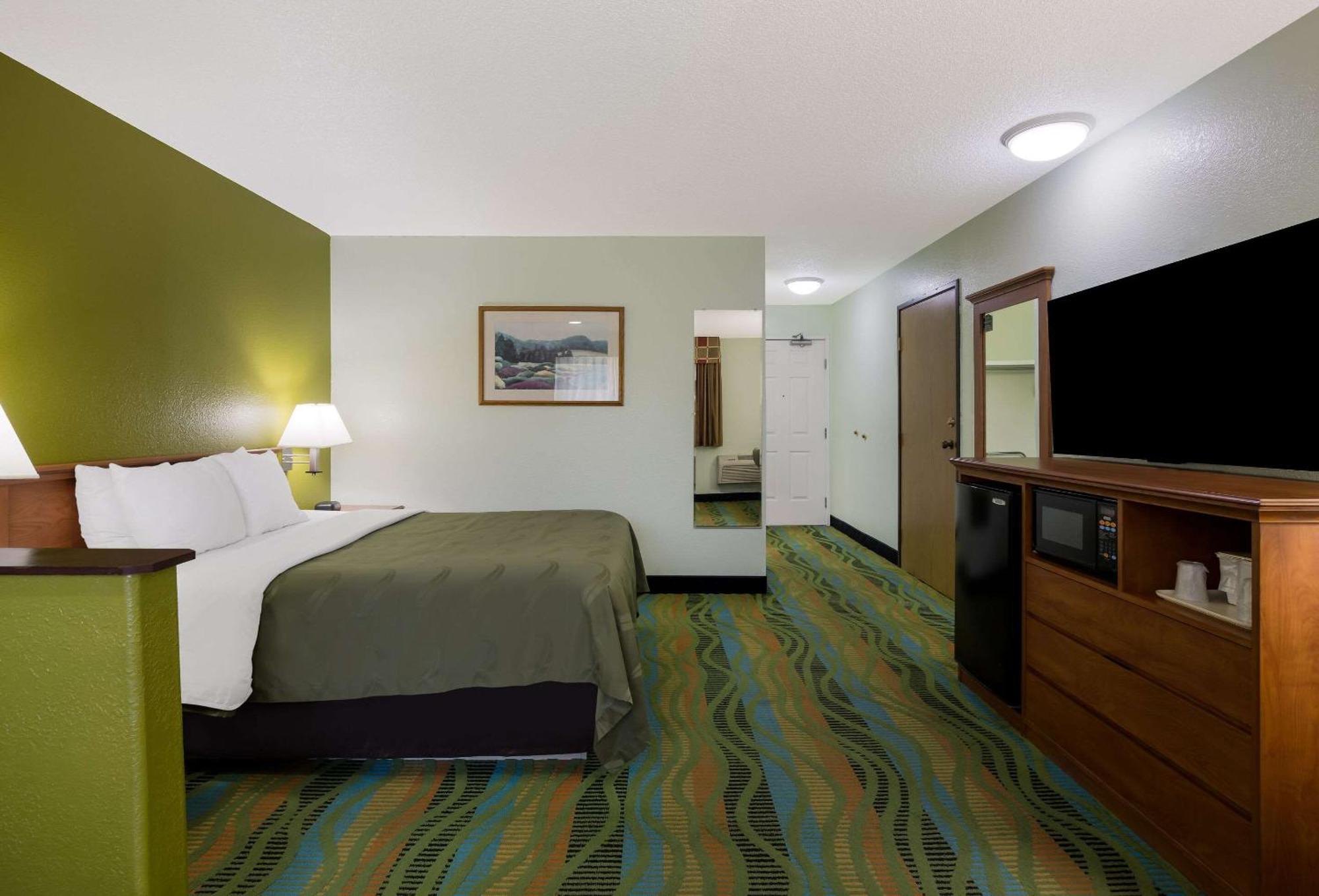 Quality Inn & Suites Medford Airport Ngoại thất bức ảnh