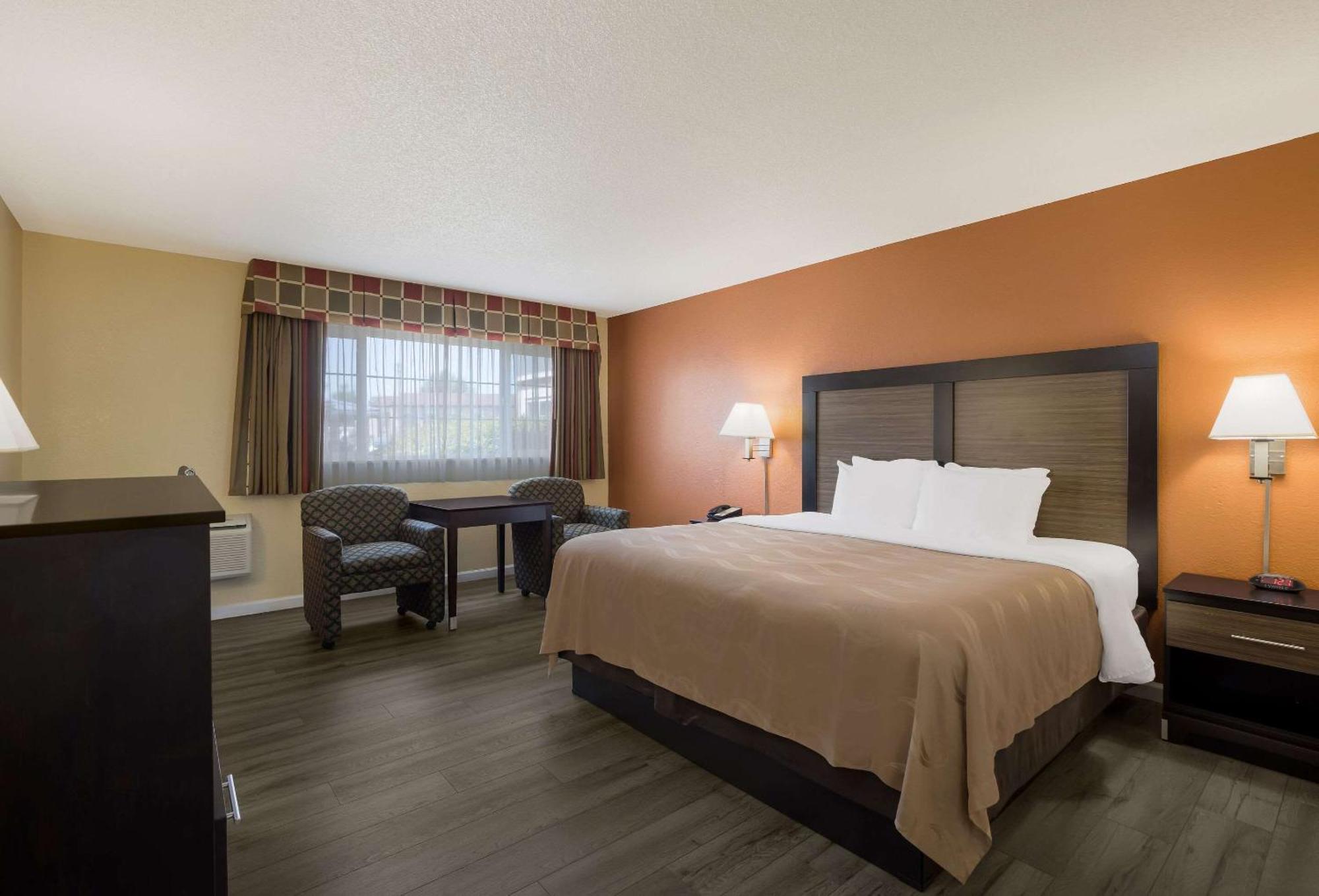 Quality Inn & Suites Medford Airport Ngoại thất bức ảnh