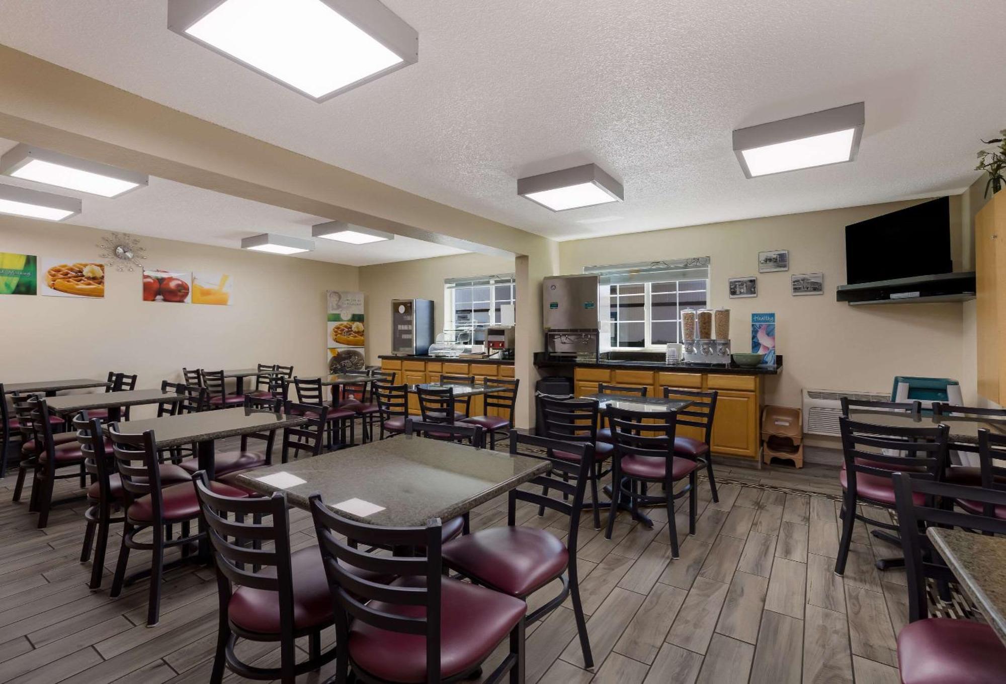 Quality Inn & Suites Medford Airport Ngoại thất bức ảnh