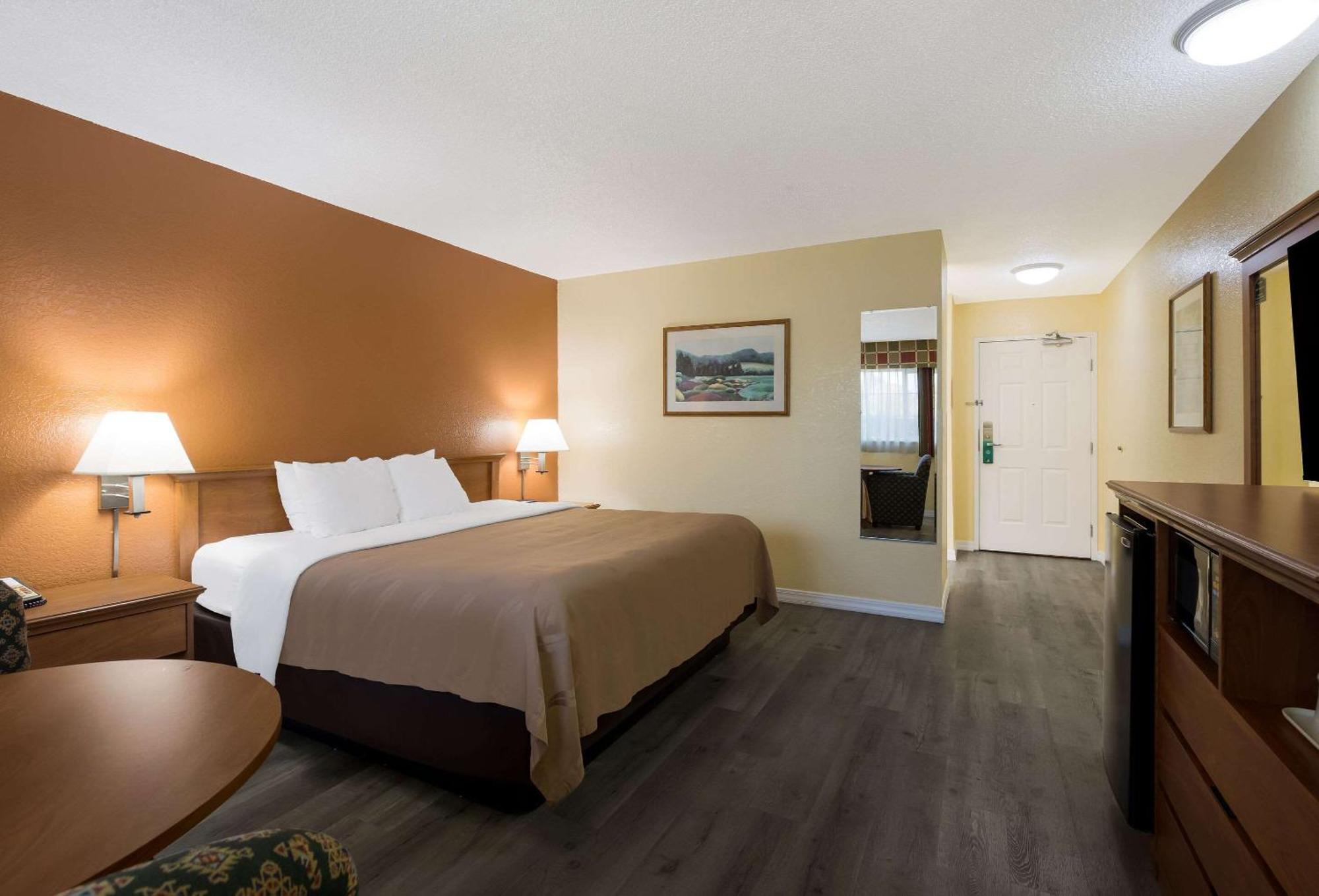 Quality Inn & Suites Medford Airport Ngoại thất bức ảnh