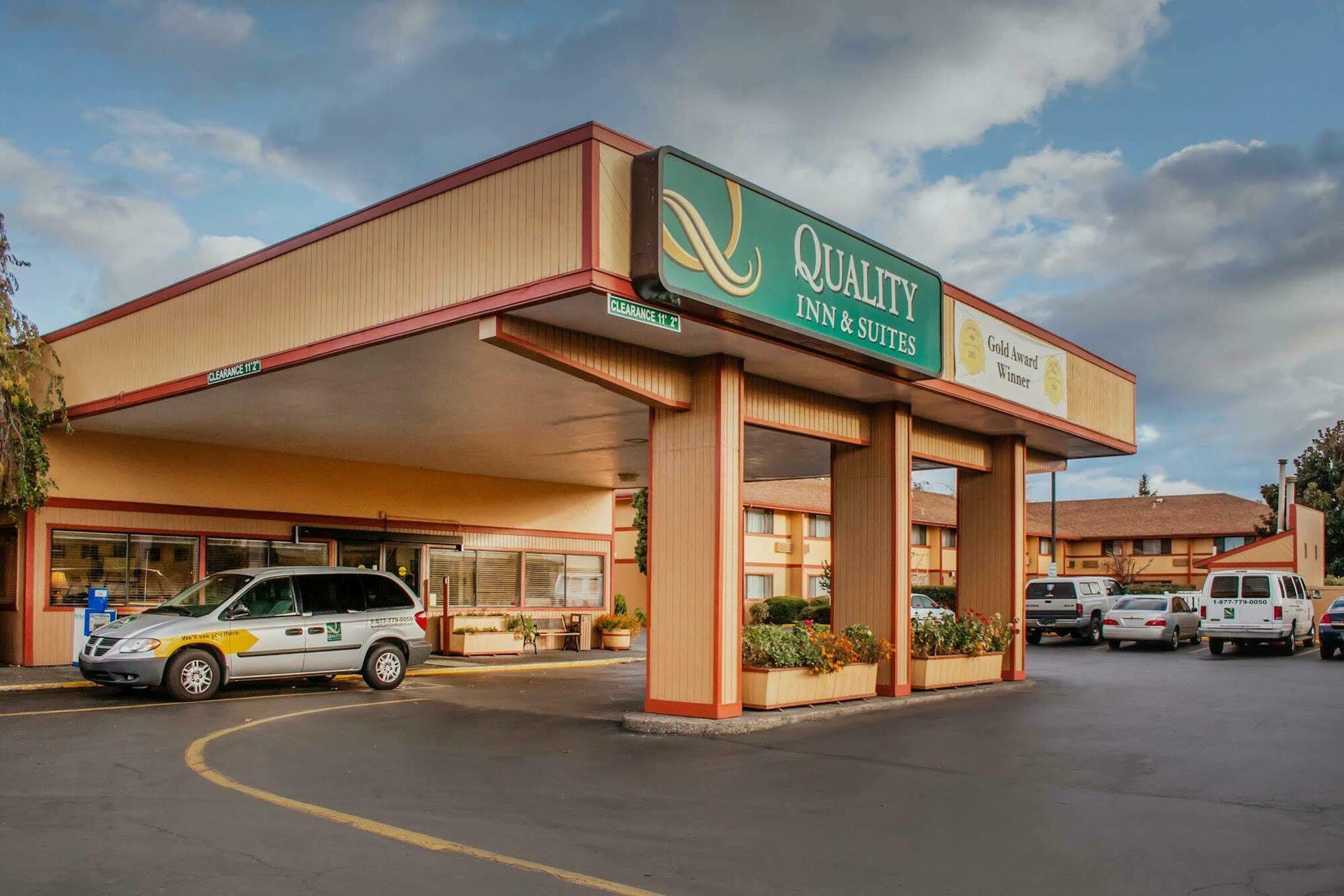 Quality Inn & Suites Medford Airport Ngoại thất bức ảnh