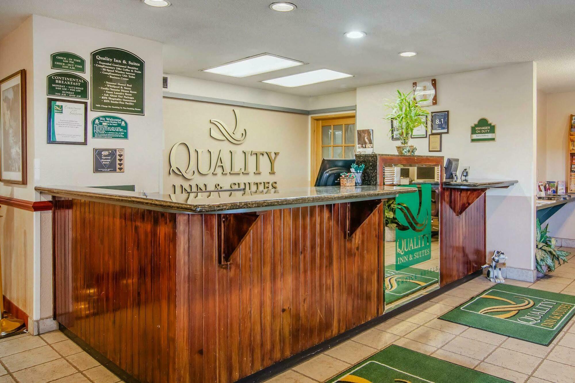 Quality Inn & Suites Medford Airport Ngoại thất bức ảnh