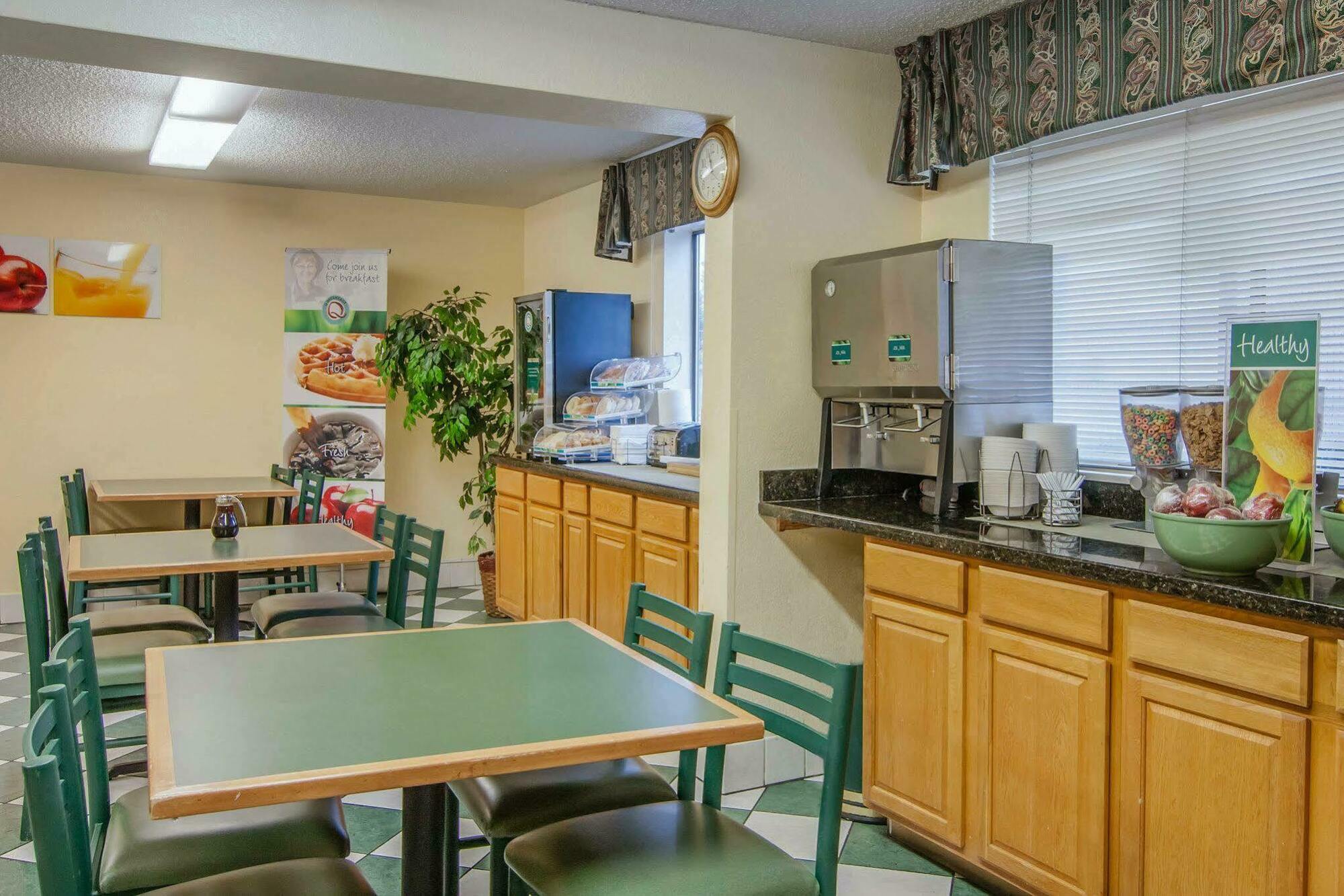 Quality Inn & Suites Medford Airport Ngoại thất bức ảnh