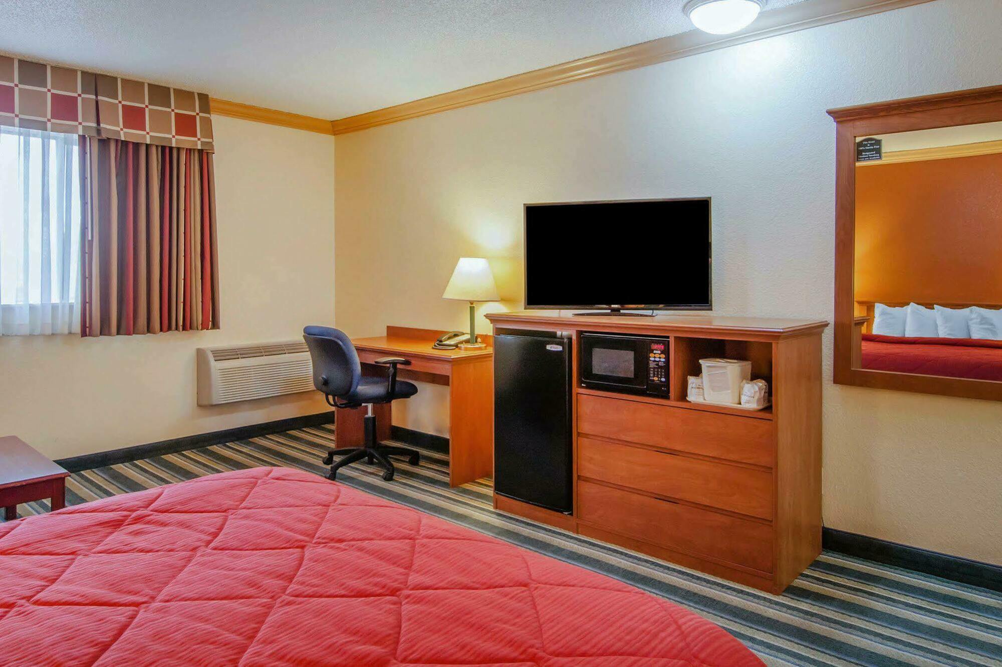 Quality Inn & Suites Medford Airport Ngoại thất bức ảnh