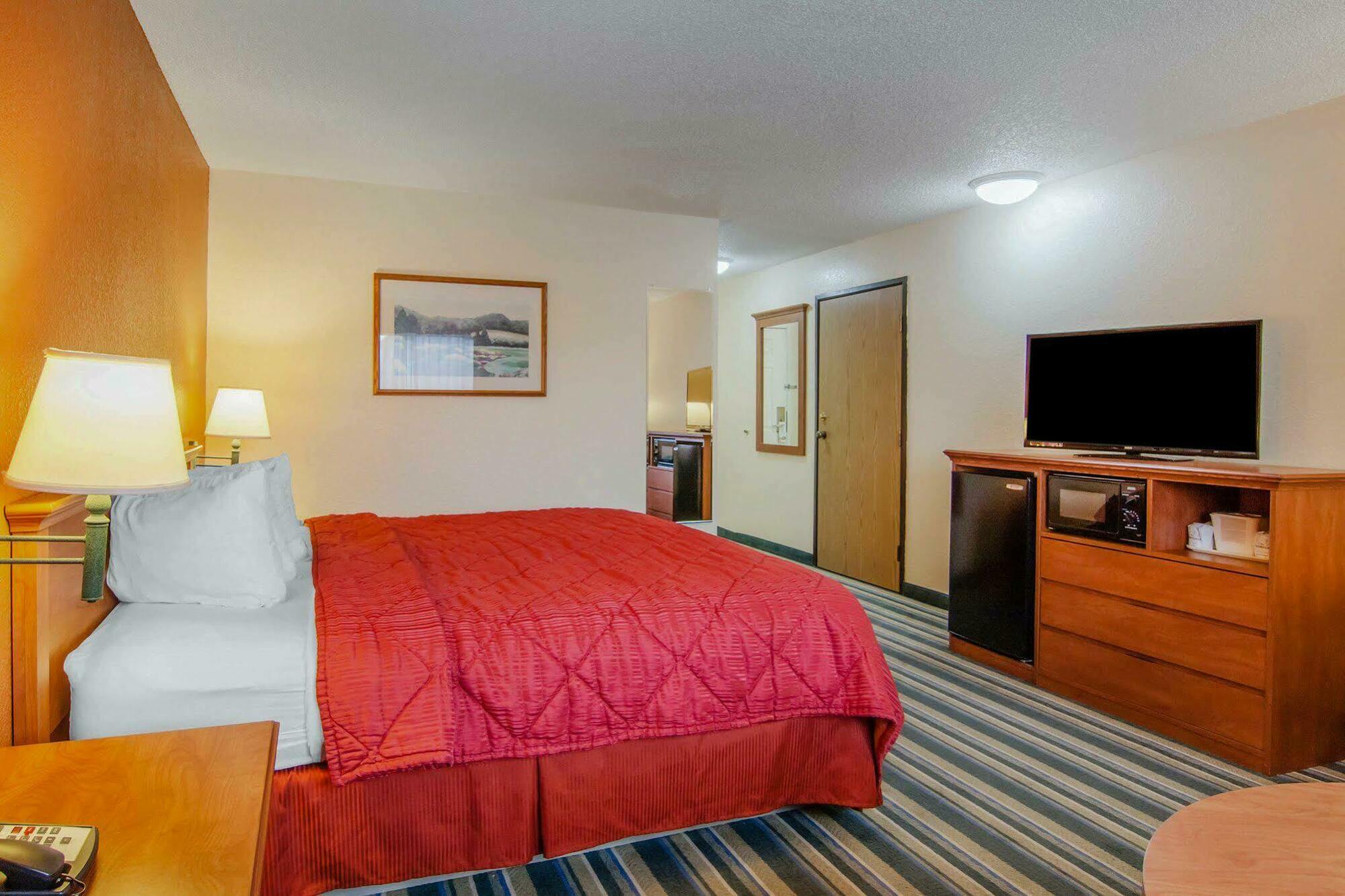 Quality Inn & Suites Medford Airport Ngoại thất bức ảnh